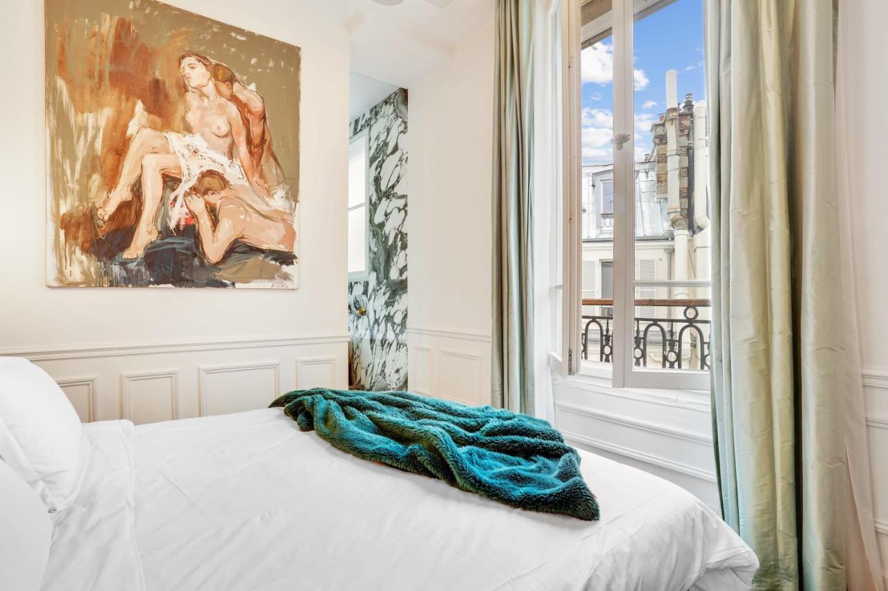 Magnificent Luxury Penthouse Apartment In A Prestigious Neighborhood Of Paris With A Eiffel Tower View From Balcony Short Walk To Palais Galliera And Avenue Montaigne Fashion Stores Екстериор снимка