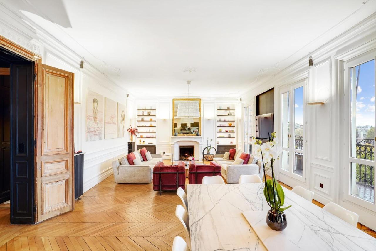 Magnificent Luxury Penthouse Apartment In A Prestigious Neighborhood Of Paris With A Eiffel Tower View From Balcony Short Walk To Palais Galliera And Avenue Montaigne Fashion Stores Екстериор снимка