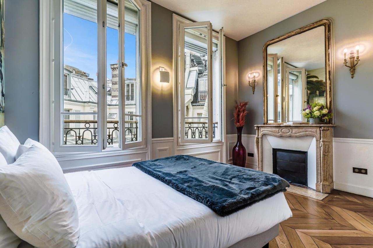 Magnificent Luxury Penthouse Apartment In A Prestigious Neighborhood Of Paris With A Eiffel Tower View From Balcony Short Walk To Palais Galliera And Avenue Montaigne Fashion Stores Екстериор снимка